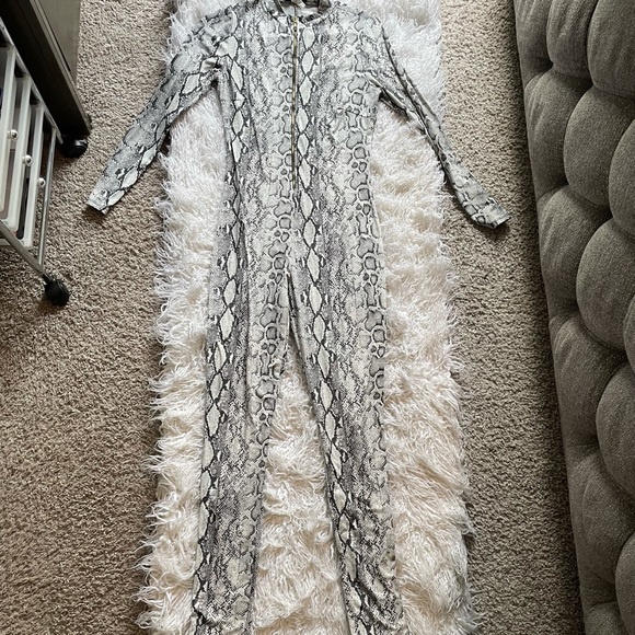 Snakeskin Curve Hugging Bodysuit - Picture 4 of 4